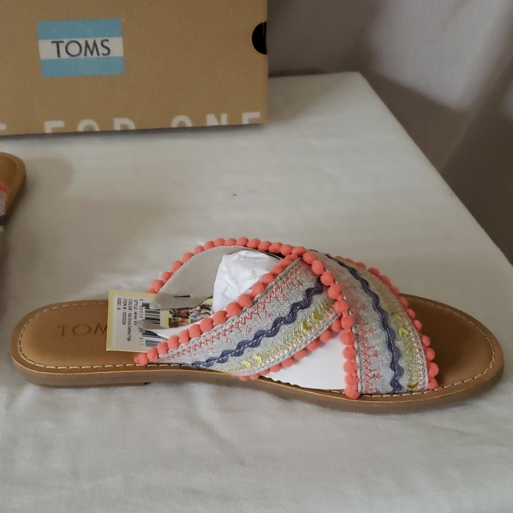 NEW Toms Viv Pompom Chambray Sandal - Picture 2 of 11